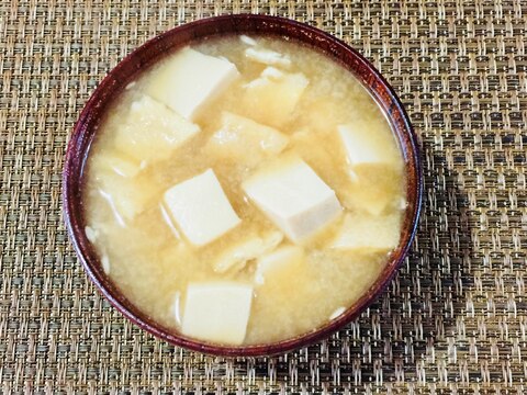 定番！ 油揚げと豆腐の味噌汁